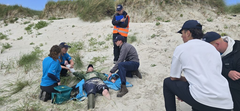 Casualty scenario on Tiree Expedition 2026 (first aid skills)